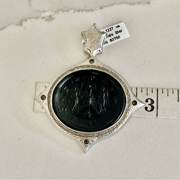 Unisex One of a kind Venetian Glass Intaglio Pendant - Picture 5 of 11